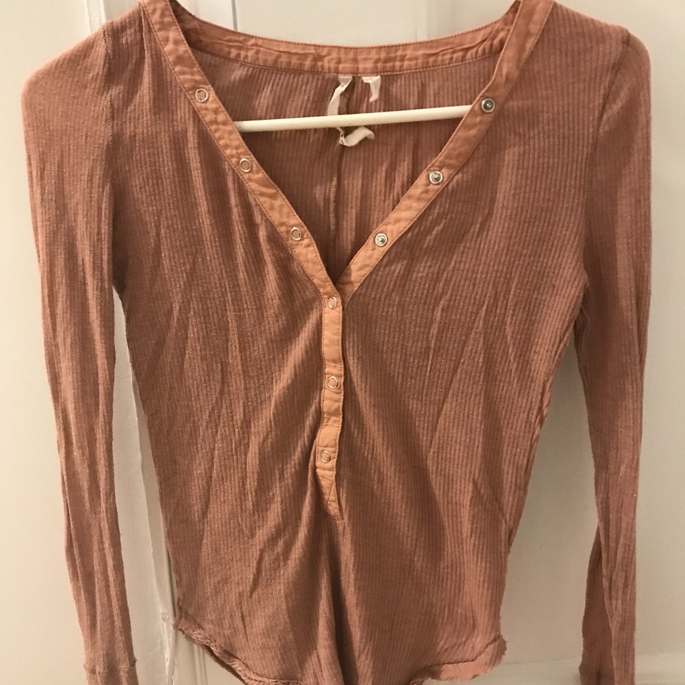 Salmon colored long-sleeve button-up UO shirt